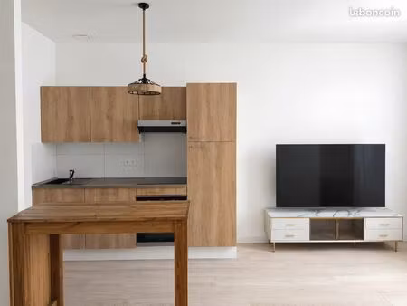 t2 meublé 39 m² très lumineux – entièrement rénové – centre-ville de rumilly