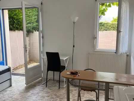 location studio meublé