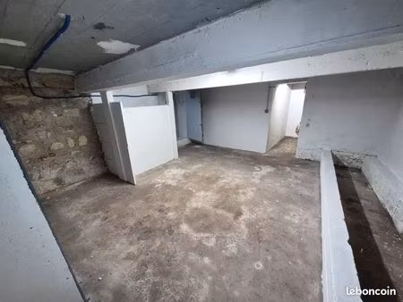 rare local stockage 30m2