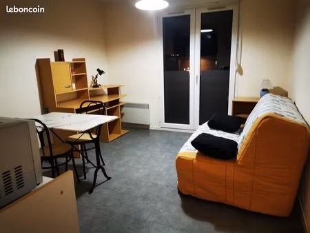 location studio meublé