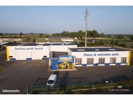 local a louer dans zone commerciale