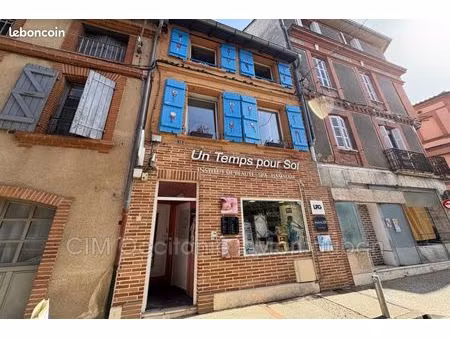 local 220 m²