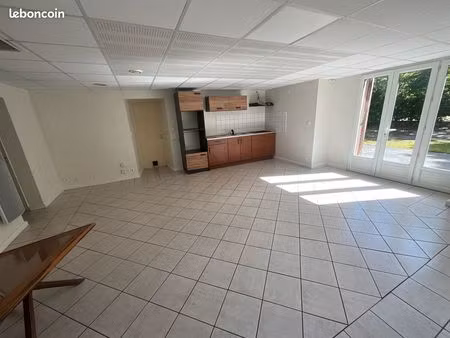 loue maison trois chambres