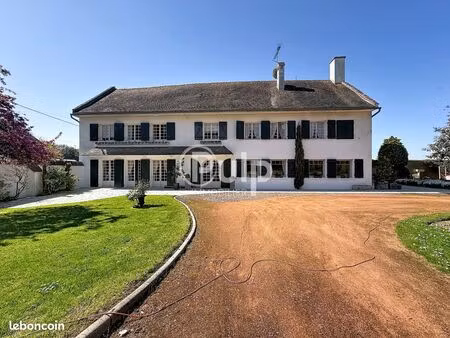 maison 11 pièces 329 m²