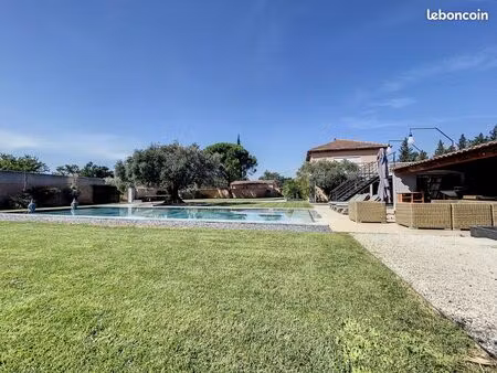 villa 8 pièces 265 m²