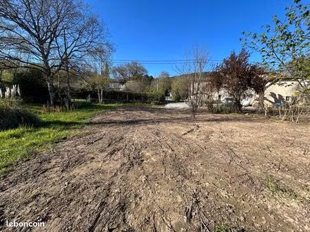 terrain de 850m2 environ non viabilisé idéalement situé dans les hauts de payrin dans quar