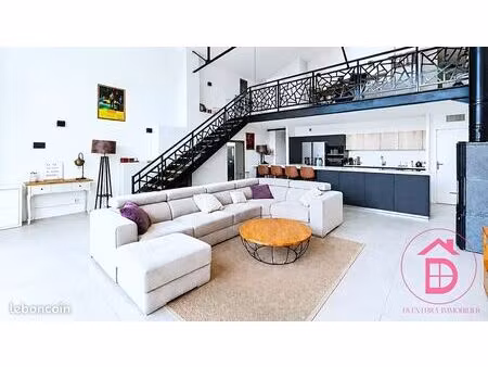 loft/atelier/surface 4 pièces 176 m²