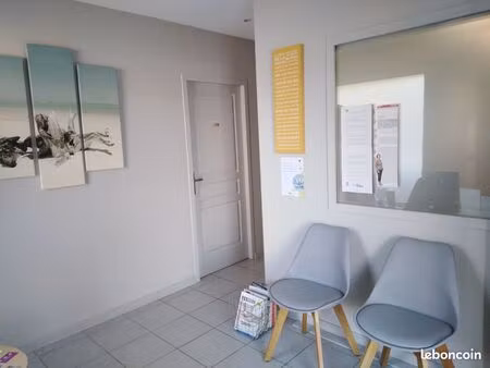 bureau indépendant 10 m² – coustellet – pmr – parking – idéal profession libérale