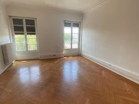 bureaux à louer 75m²