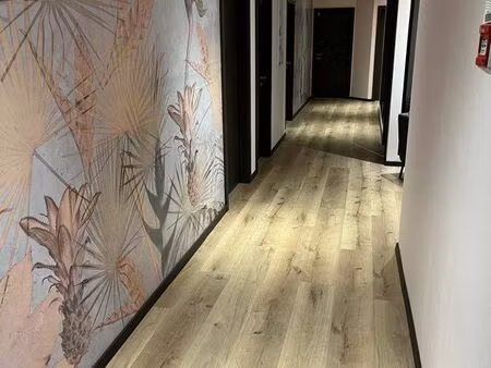 bureau individuel de 17 5 m2 environ meublé dans centre d’affaires  à deux minutes à pieds