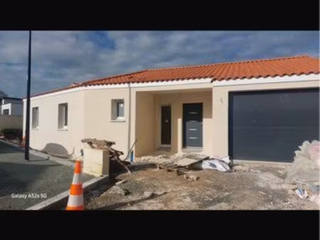 maison neuve pmr 95 m2 -3 chambres - garage -jardin -dpe a