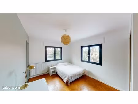 chambre meublée haut de gamme + salle de bain privative – tram b – pessac campus