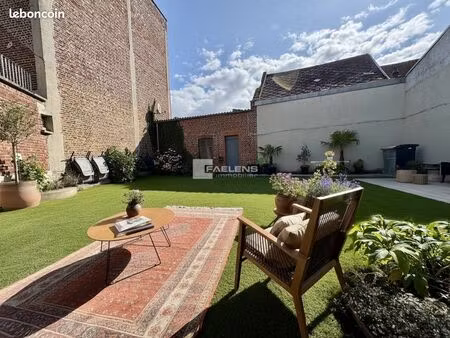 maison 8 pièces 260 m²