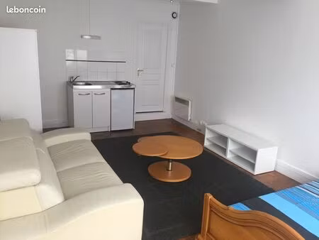 grand studio 27 m2 disponible de suite
