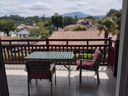 appartement t2 meublé avec grande terrasse couverte au centre ville de cambo les bains à c