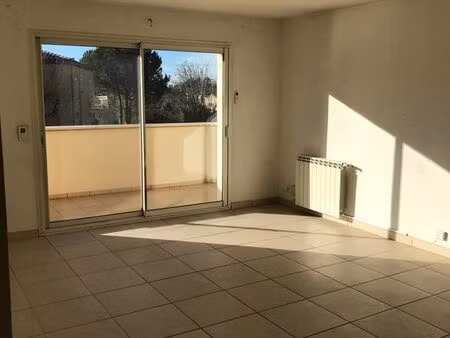 t3 piscine et parking