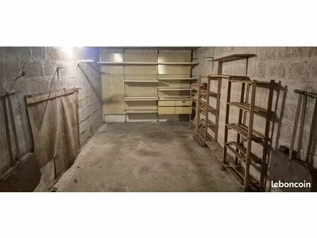 garage à proximité caserne de gendarmerie