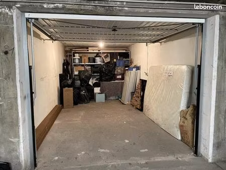 parking/box 1 pièce 17 m²