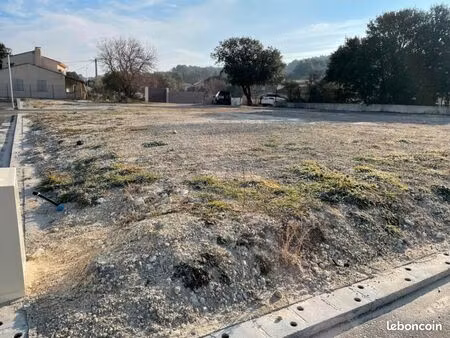 terrain 600 m² pertuis