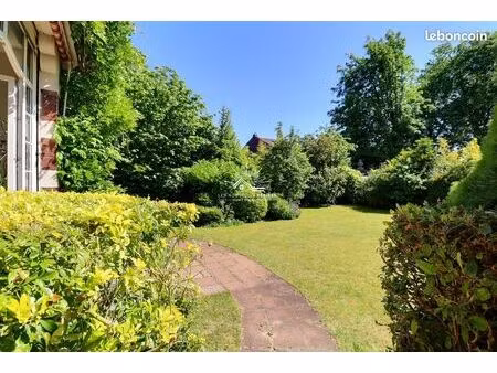 maison 8 pièces 240 m²