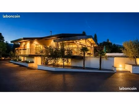 propriété contemporaine d’exception – lac léman villa d’architecte de 432 m² avec 2 piscin
