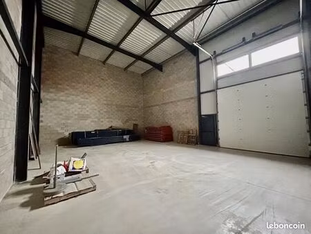 local d'activité 143 m²