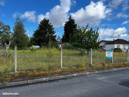 terrain 1 065 m² lencloitre