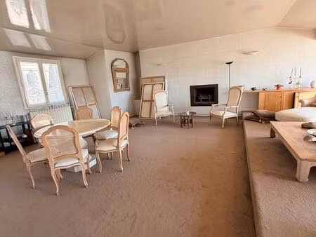 ’ensemble de l’appartement profite d’une luminosité exceptionnelle et de perspectives ouve