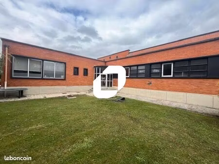 bureau 400 m²