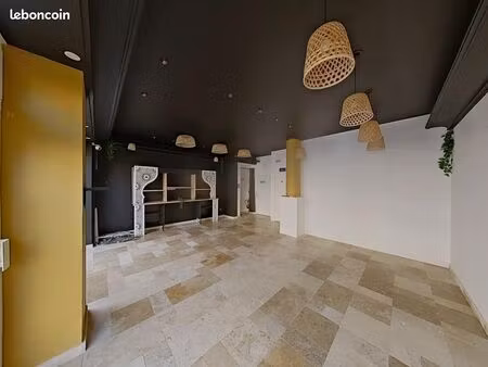local 64 m²