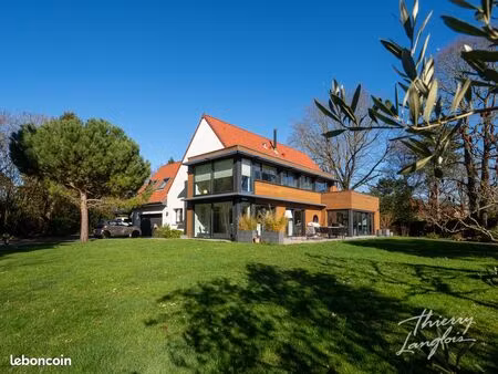 villa 8 pièces 242 m²