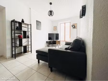 location t2 appartement 42m yenne