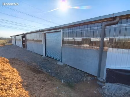 location hangar 1700 m² commerce entrepot stockage ombrage