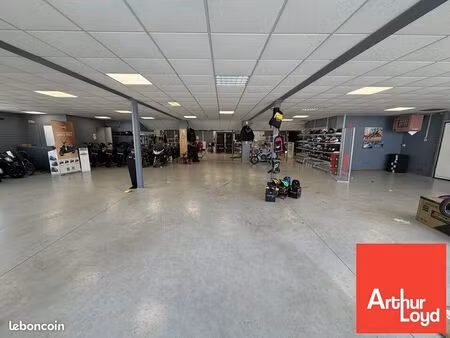 local commercial 600 m² poitiers