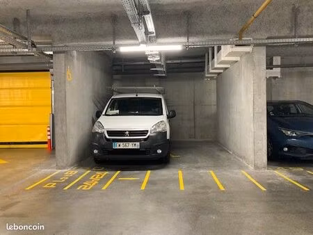 parking auto + moto 18 m² couvert  sécurisé à euratechnologie