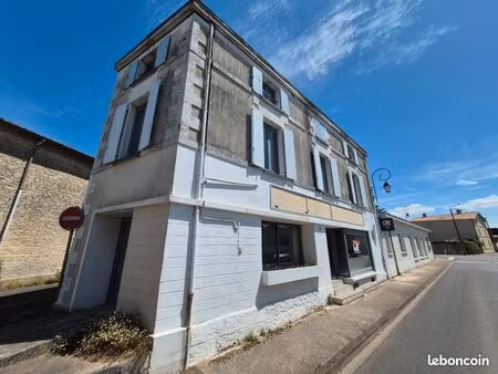 local commercial échiré