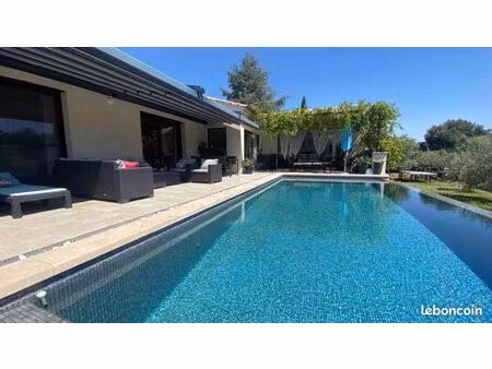 propriété 8 pièces 200 m²