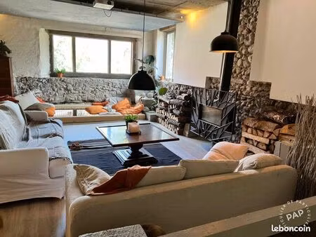 propriété de caractère 540 m² composée de 3 logements  proche genève et lac