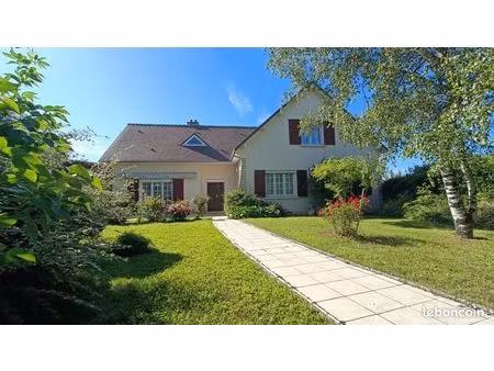 maison 9 pièces 241 m²