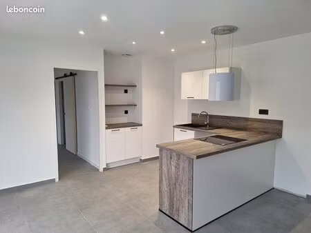 maison avec terrasse eau électricité comprise