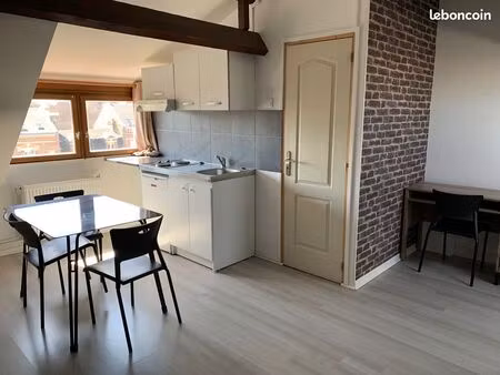 appartement combles de 28 m² – proche centre-ville  providence et cité scolaire