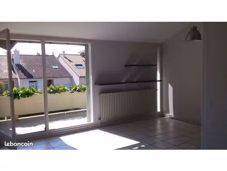 t2 bis à 400m du chu et la fac de médecine