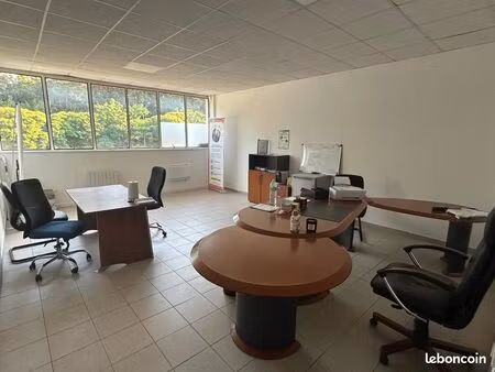 bureau de 43m2 ou 23m2