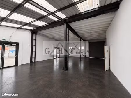 local industriel 250 m²