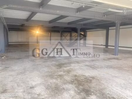 local industriel 880 m²