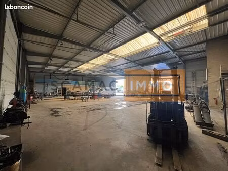 local d'activité 800 m²
