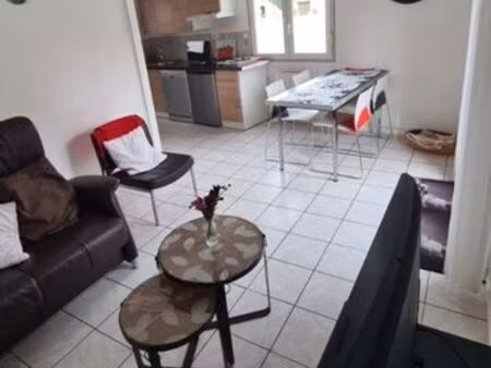 maison t2 avec patio extérieur