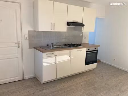 duplex  lumineux et idéalement placé à louer libre d’occupation