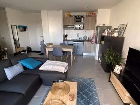 à louer t2 avec balcon et parking le taillan-médoc
