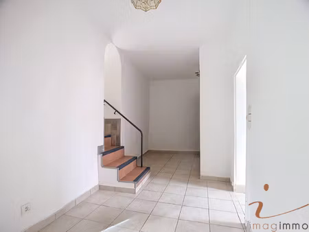 appartement t2 lumineux avec cour  remise et caves
